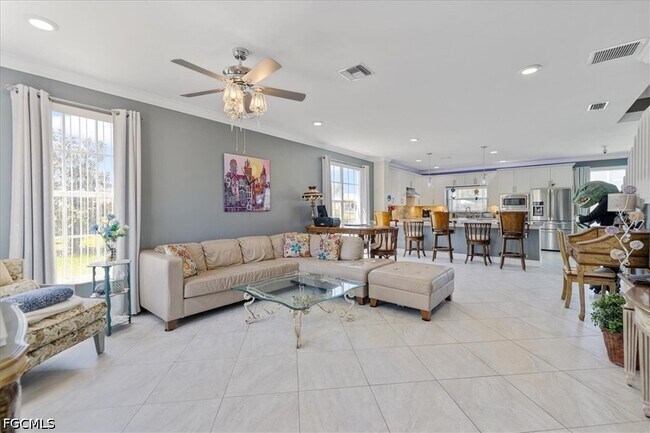 Building Photo - 13870 Silver Lake Ct