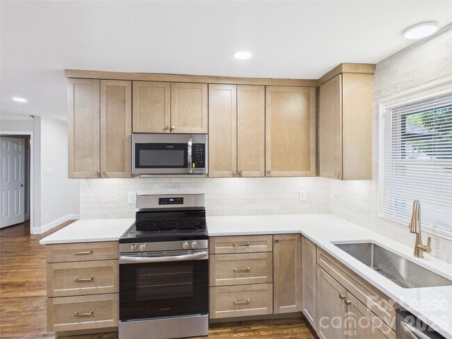 Building Photo - 4012 Belshire Ln