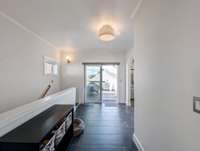 Building Photo - Elegant 3-Bedroom Home with Exceptional Craftsmanship in West Seattle