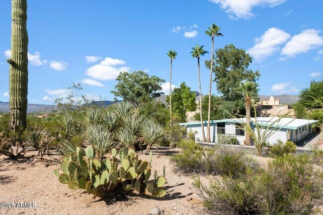 Building Photo - 7440 E Cave Creek Rd