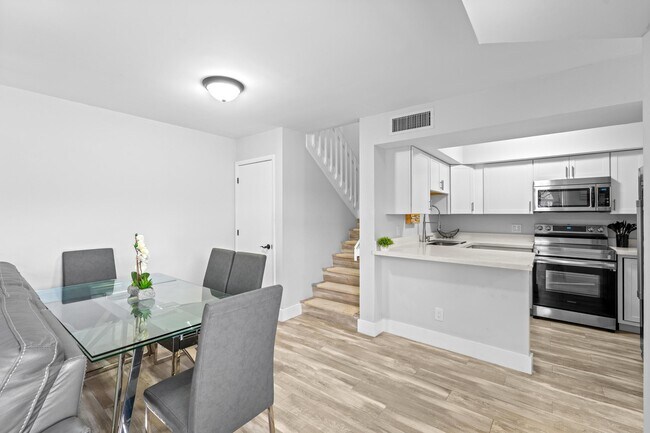Building Photo - 3715 Village Dr