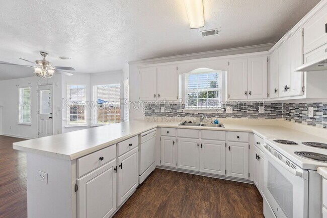 Building Photo - 1904 Lobelia Ln
