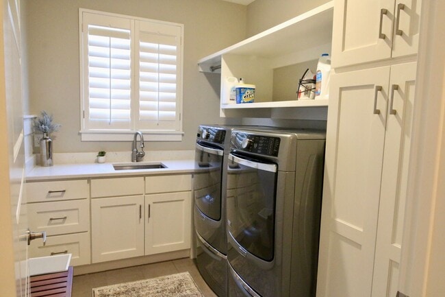 Building Photo - Lovely Home For Rent In Highland, UT (Fully Furnished)