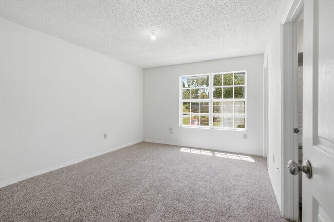 Building Photo - 4240 Summer Landing Dr