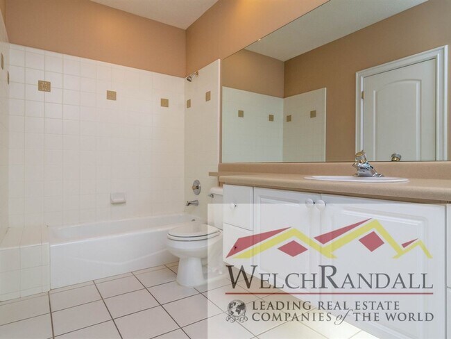 Building Photo - Spacious 2-Bedroom Condo in Prime Downtown Location!