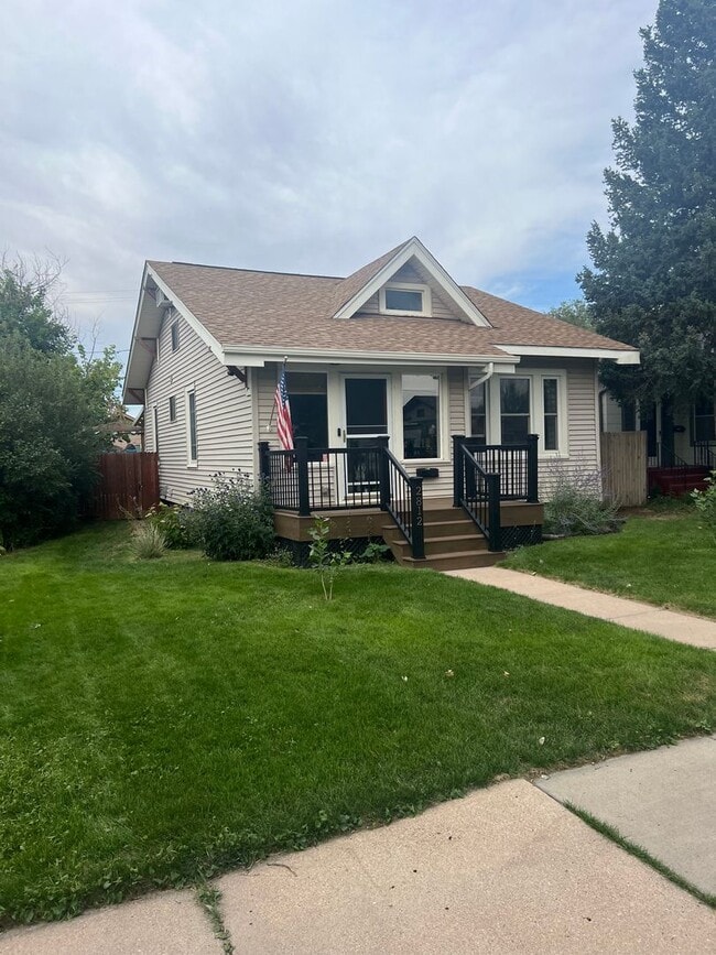 Building Photo - ADORABLE 3 BEDROOM, 1 BATHROOM, SINGLE FAM...