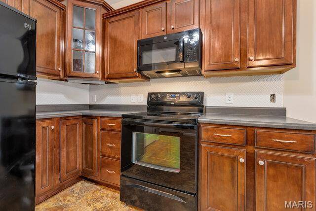 Building Photo - 115 Saint James Ct