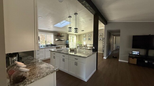 Building Photo - 5280 Old French Town Rd