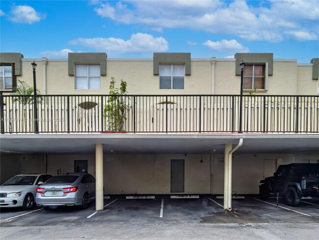 Building Photo - 1655 NE 115th St