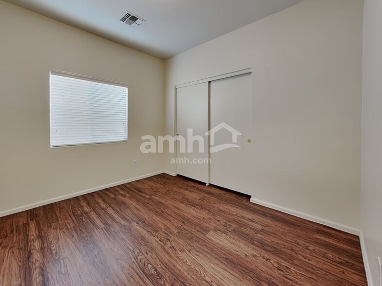 Building Photo - 2567 W Amber Sun Dr