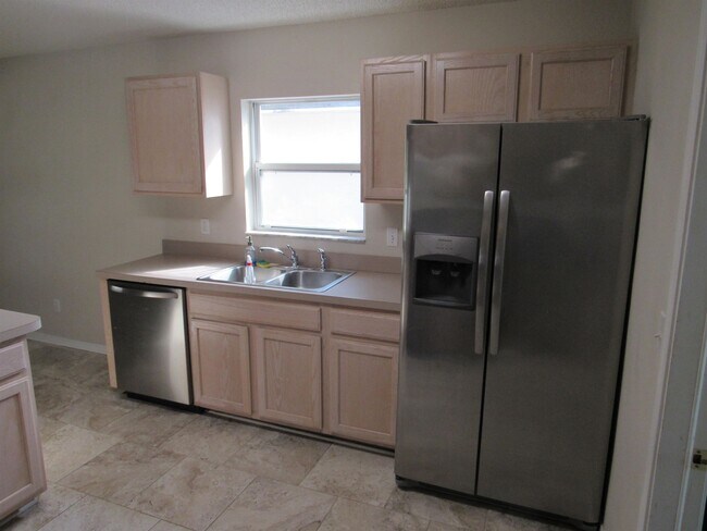 Building Photo - 657 Intracoastal Cir