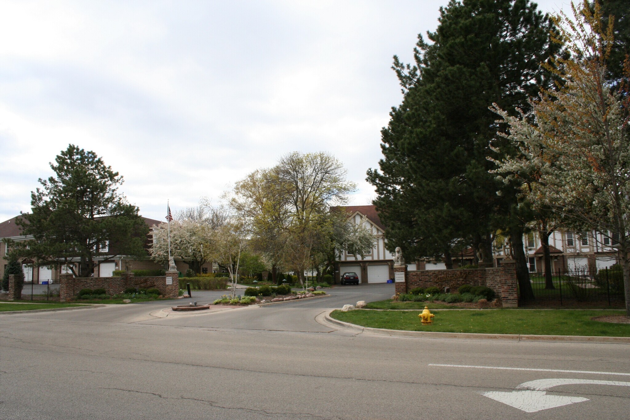 Building Photo - 837 Garfield Ave