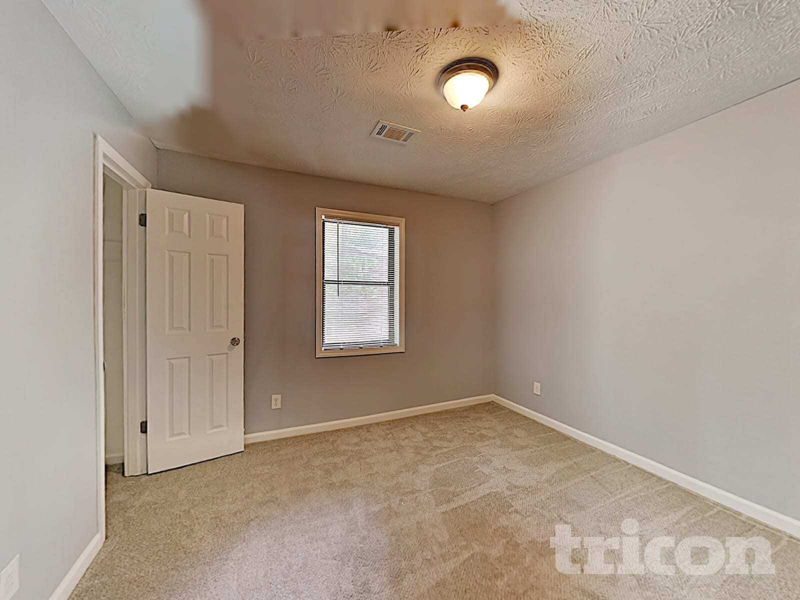 Building Photo - 718 Post Rd Ln