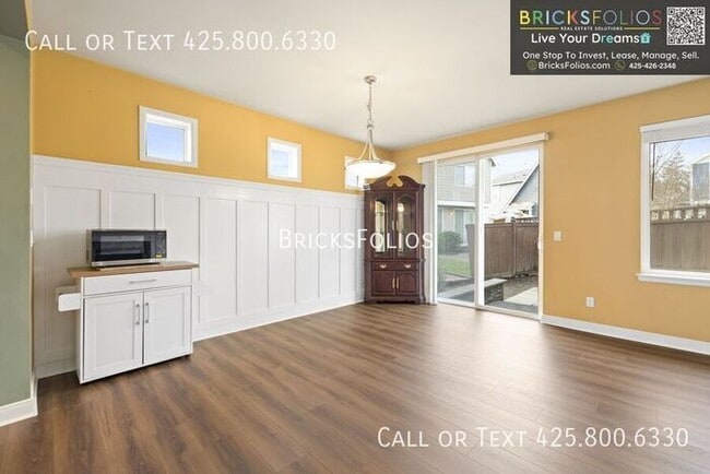 Building Photo - Picture Yourself Living in This East-Facing Bothell Home in the Northshore School District.