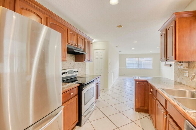 Building Photo - 2074 SE Doverbrook St