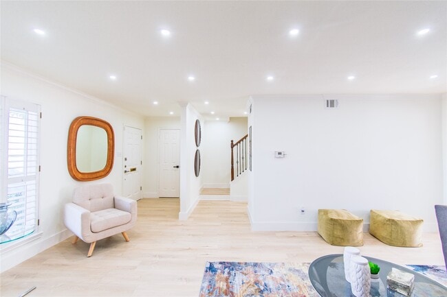 Building Photo - 5805 Valley Forge Dr