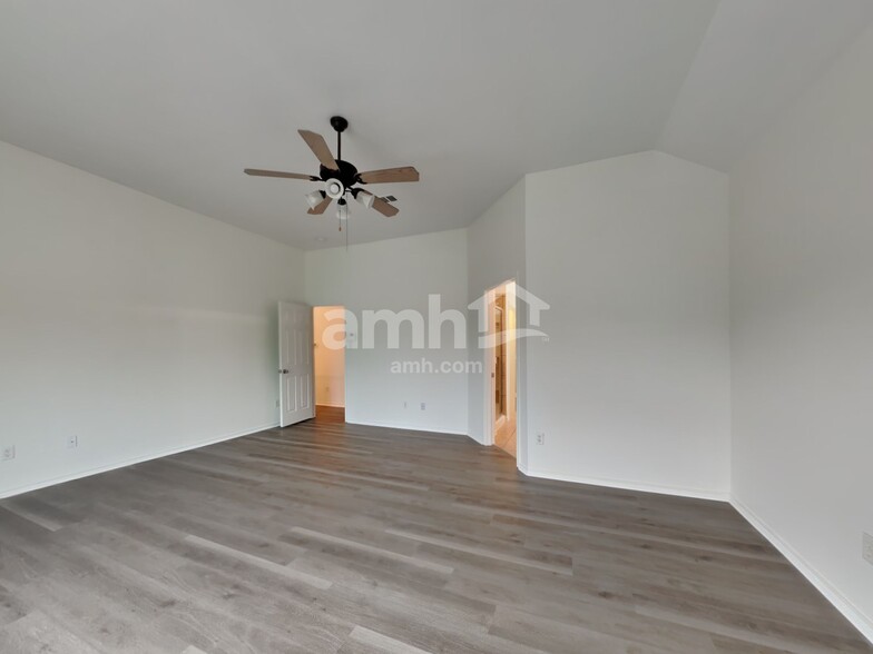 Building Photo - 4825 Summer Oaks Ln