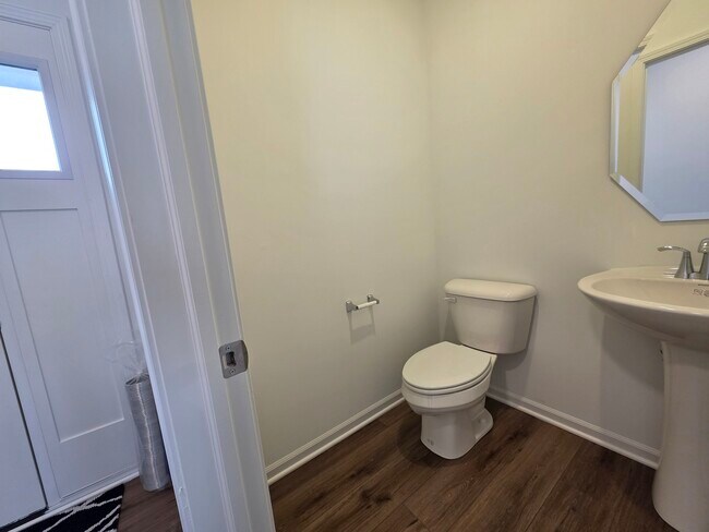 Building Photo - 458 Hathaway Ln