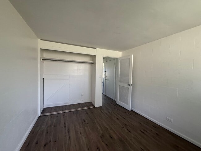 Building Photo - Makaha Surfside