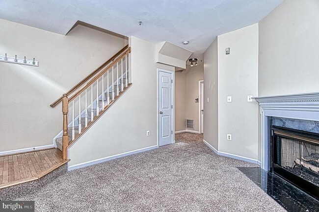 Building Photo - 5832 Cowling Ct