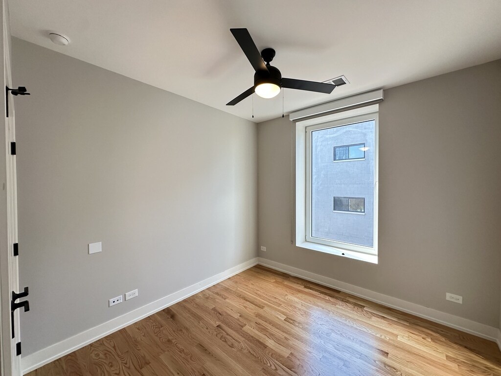 Building Photo - 2100 W 18th Pl