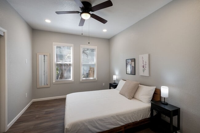 Building Photo - Prime Location! Beautifully Updated 3-Bedroom Duplex Near The Pearl & Downtown