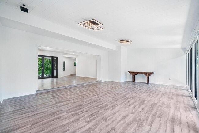 Building Photo - 7810 Beach View Dr