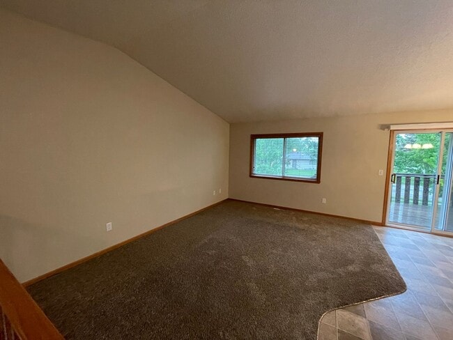 Building Photo - Pet-Friendly 3 Bed Twin Home with Patio & Garage