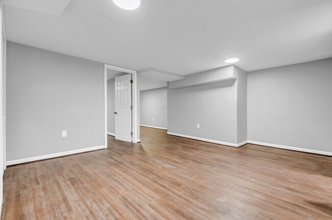 Building Photo - 2103 Chelsea Terrace