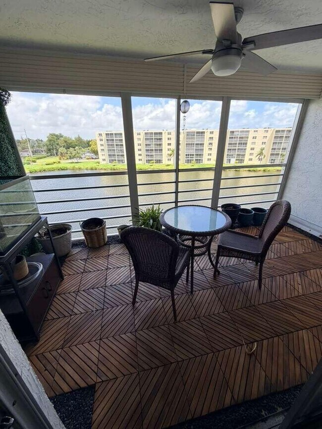 Building Photo - 301 SE 3rd St