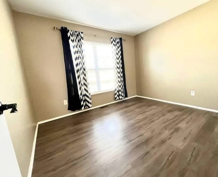 More photos - 15650 Stone Crossing Dr
