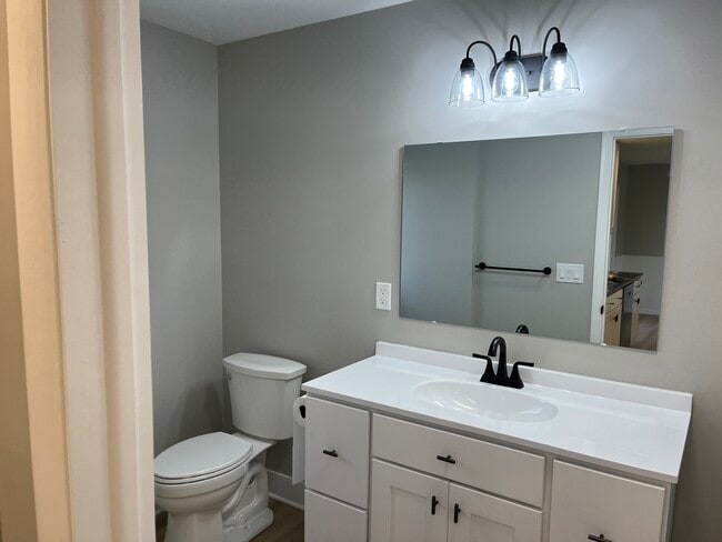 Building Photo - 7527 Hessler Dr NE