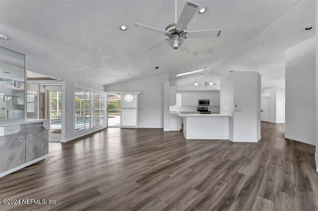 Building Photo - 405 Waterside Ln