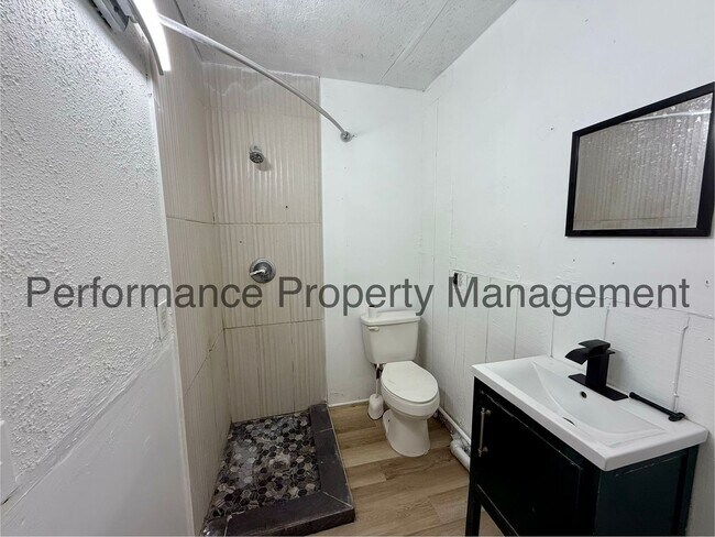 Building Photo - 3703 Eucalyptus Dr
