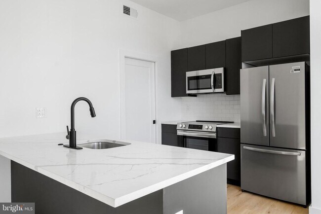 Building Photo - 1221 4 St