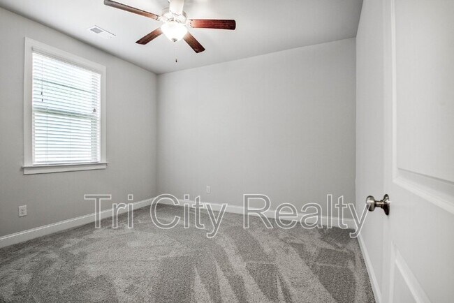 Building Photo - 602 Skye Ct