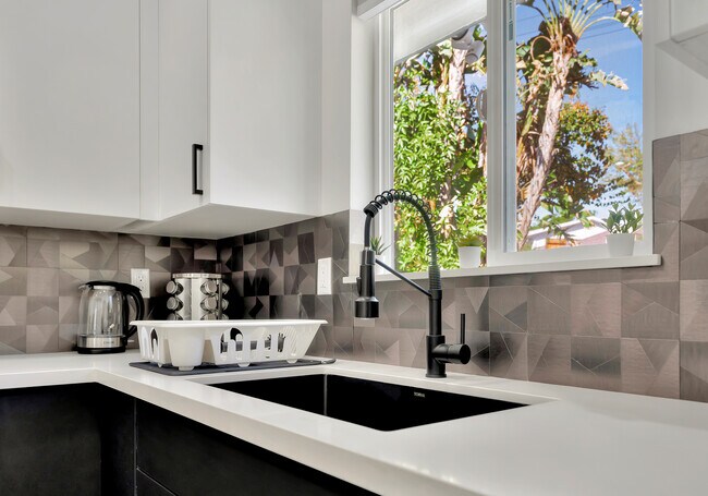 Building Photo - 5565 Ostin Ave