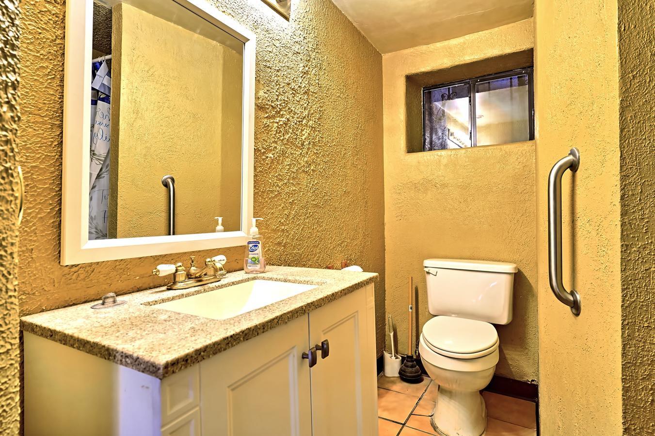 Building Photo - 1508 Edith Blvd NE