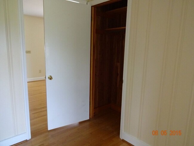 Building Photo - 1408 Jennelle Rd