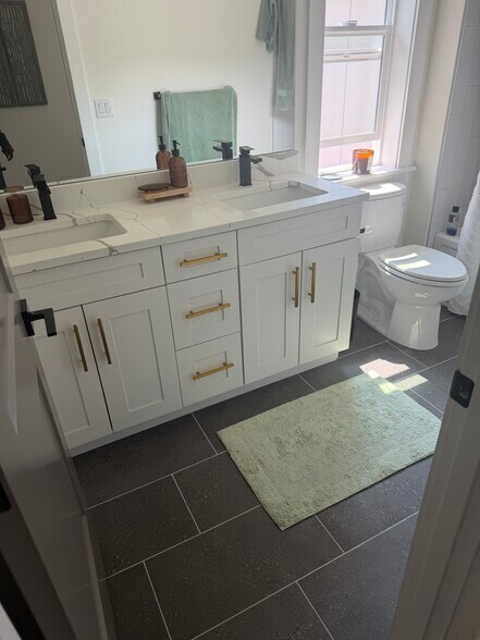 Master bathroom - 10448 3rd Ave SW