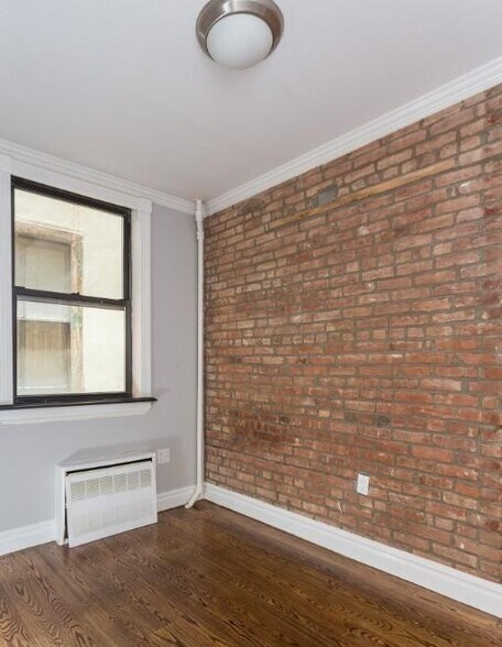 Building Photo - 420 E 9th St