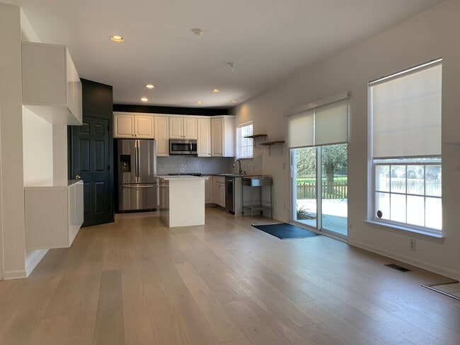 Building Photo - Renovated 5 Bedroom Home w/ 2 Car Garage and Fenced Backyard