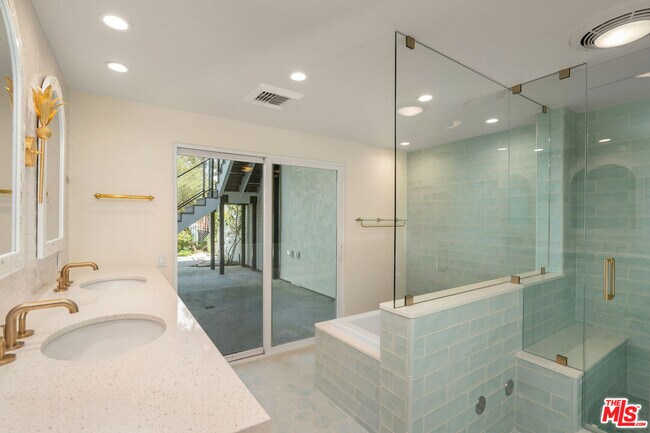 Building Photo - 4618 Park Mirasol