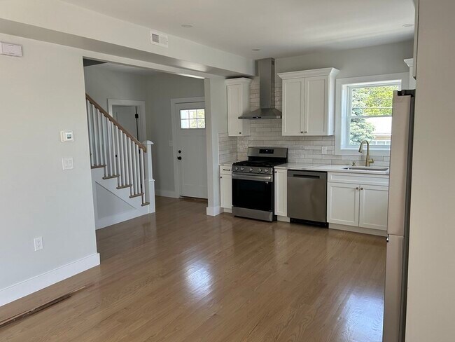 Building Photo - 150 Rumney Rd