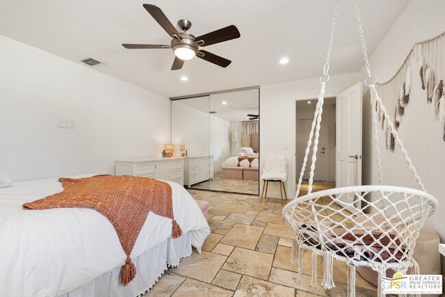 Building Photo - 40563 Desert Creek Ln