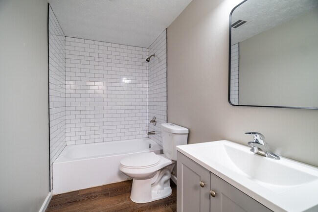 Building Photo - 5272 Quincy Dr