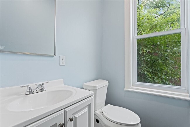 Building Photo - Beautiful Renovated 5 Bedroom House!