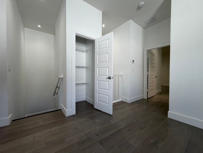 Building Photo - 329 Bella Sol Way