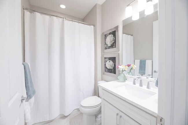 Building Photo - 13871 Miranese St