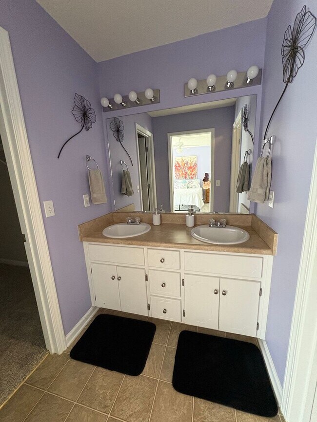 Building Photo - Wakefield Subdivision - Fully Furnished TDY Unit!